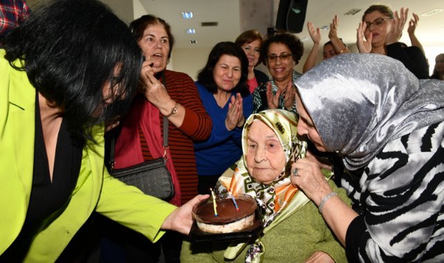 Çiğli'de Kadınlara Özel Unutulmaz Etkinlik: Hüsniye Teyze’nin 103. Yaşı Kutlandı