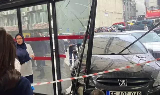 Cipin çarptığı otomobil hastanenin acil servisine girdi