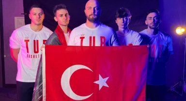 E-spor milli takımından gururlandıran dünya ikinciliği