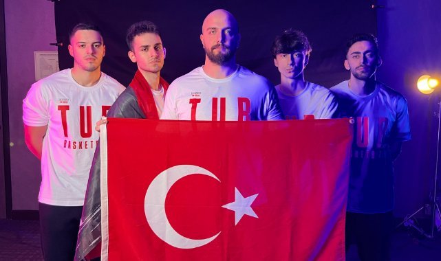 E-spor milli takımından gururlandıran dünya ikinciliği