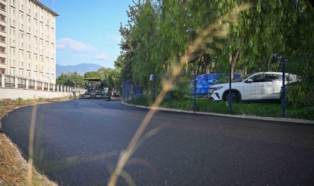 Ege Üniversitesi kampüs yolu yenilendi