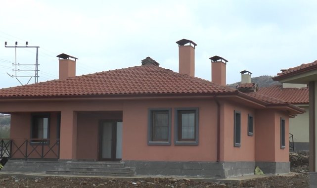 Gaziantep’te köy evlerine yerleşen depremzedelerden devlete teşekkür