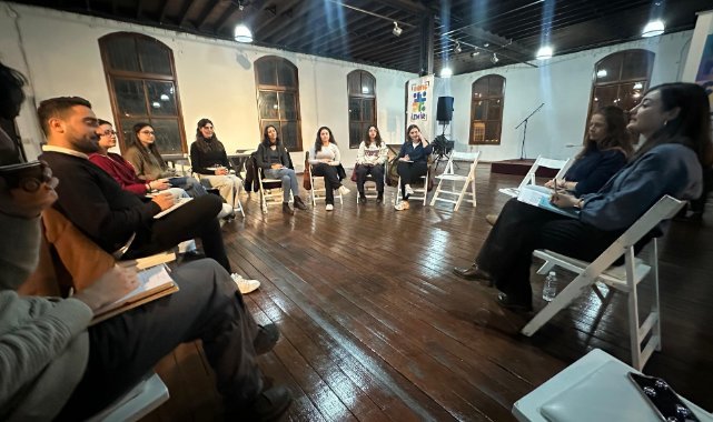 Genç İzmir Kitap Kulübü kapılarını açtı