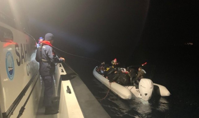 İzmir açıklarında 32 düzensiz göçmen yakalandı, 29'u kurtarıldı