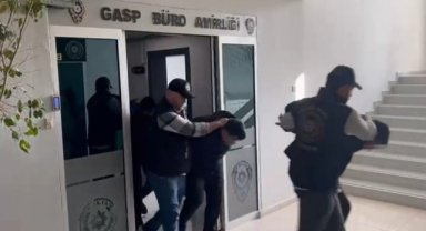 İzmir'de sahte polis dehşeti: Evlerine girdiler, ellerini kelepçeleyip paraları gasbettiler