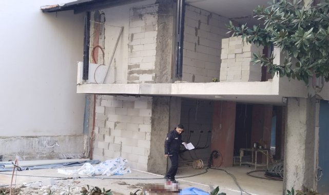 İzmir'de tamir için çıktığı çatıdan düşen kişi öldü