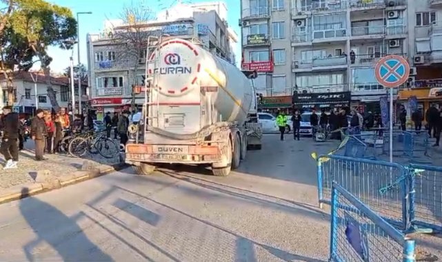 İzmir’de tırın çarptığı 2 kadın hayatını kaybetti