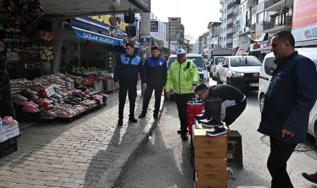 Karabağlar Belediyesi’nden kaldırım ve yol işgallerine karşı ikili denetim
