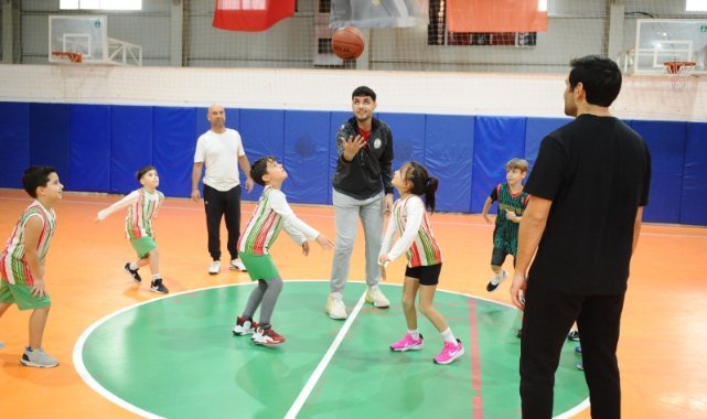 Karşıyakalı aileler basketbol şenliğinde buluştu
