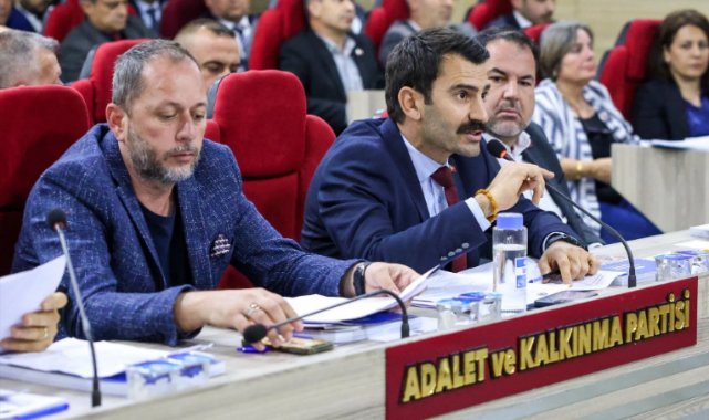 Kişili'den çifte standart vurgusu: Menemen Belediyesine dava açanlar o belediyelere de açacak mı?
