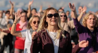 Konak yeni yıla dansla 'merhaba' dedi