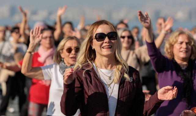 Konak yeni yıla dansla 'merhaba' dedi