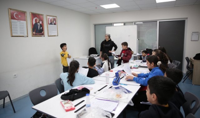 Konaklı çocuklar İngilizce Konuşma Kulübü ile dil becerilerini geliştiriyor
