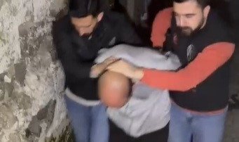 Müzisyen, torbacı çıktı