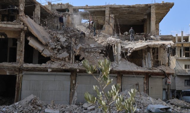 Suriye'de bombalanan binalar onarılıyor