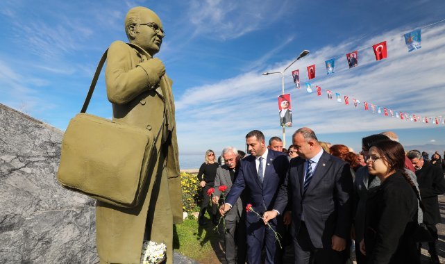 Uğur Mumcu, Narlıdere'de karanfillerle anldı