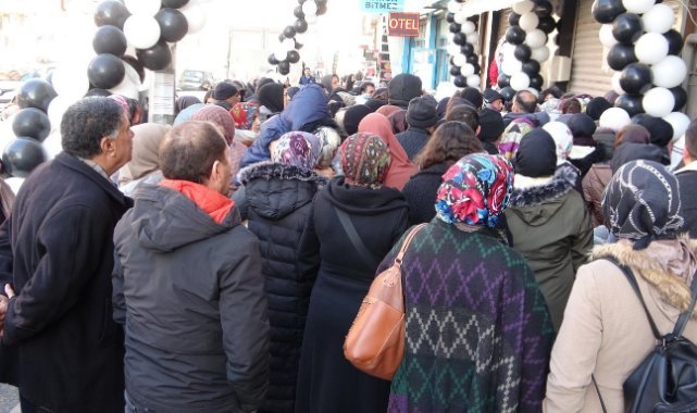 Van’da AVM açılışında izdiham