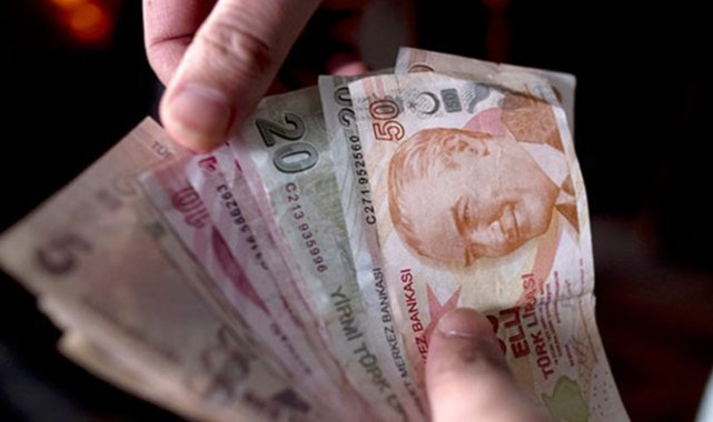 Zamlı emekli maaşları hesaplara yatmaya başladı