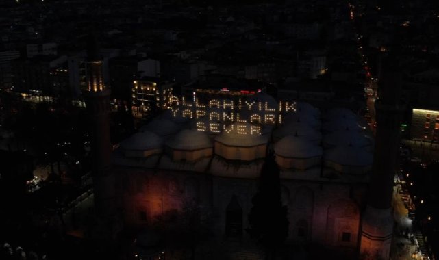 626 yıllık Ulu Cami’ye Ramazan mahyası asıldı