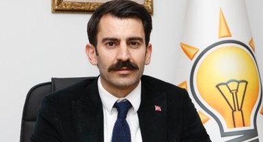 AK Partili Kişili, dereden akan kirliliği video ile gösterdi ve Tugay’a yüklendi