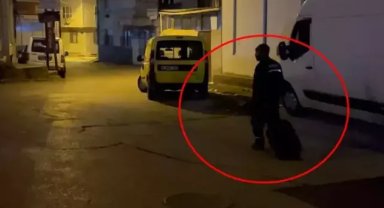 Alkolmetreyi üflemeyi reddetti, bavulunu alarak otomobili bırakıp gitti