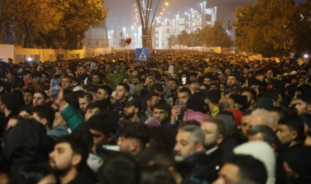 Asrın felaketinin 2'nci yıl dönümünde Hatay'da binlerce vatandaş sessiz yürüyüş gerçekleştirdi