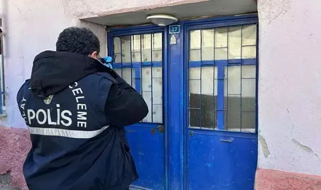 Babasını sırtından bıçaklayarak öldürdü