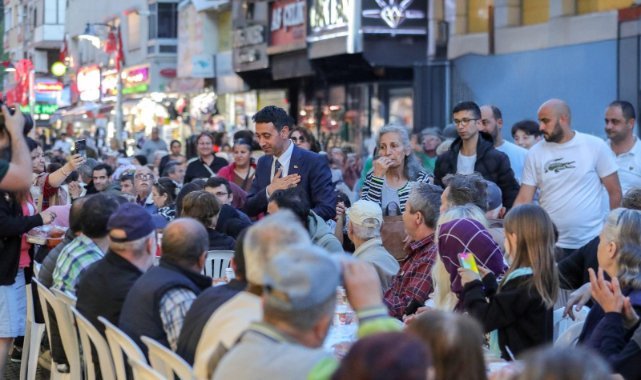 Bayraklı’da iftar sofraları ve Ramazan şenlikleri