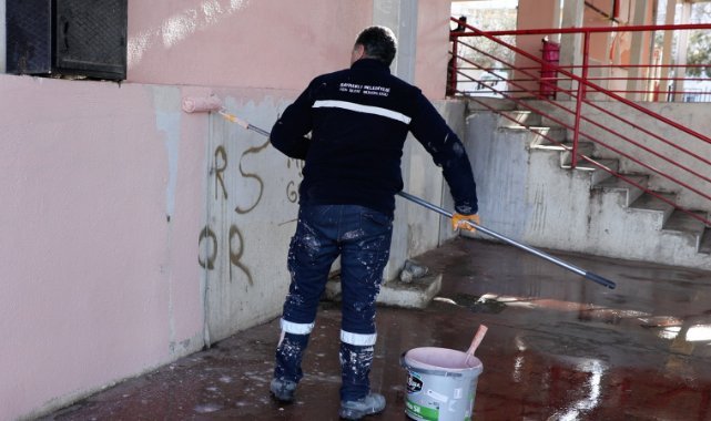 Bayraklı'da pazar yerleri yenileniyor
