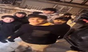 Buz tutan yolda kayan gençler ile operatör arasında güldüren diyalog