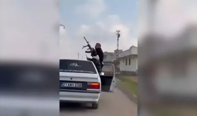Düğün konvoyunda havaya ateş açarken otomobilden düştü