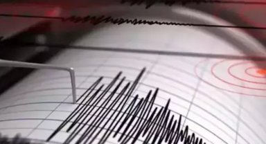 Endonezya'da 6.1 büyüklüğünde deprem