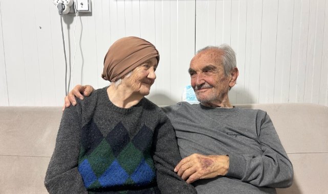 Enkazdan çıkarak birlikte yaşama tutunan 71 yıllık evli çift, mutluluğun sırrını paylaştı