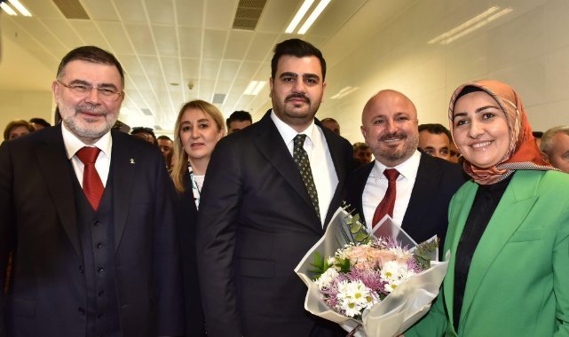 Eyyüp Kadir İnan İzmir'e inişini gerçekleştirdi