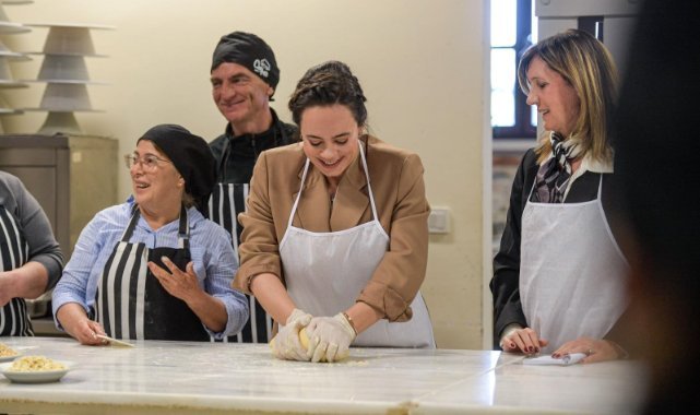 Fransız şeften işitme engellilere pastacılık kursu