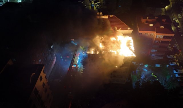 Gece yarısı 5 katlı binada yangın