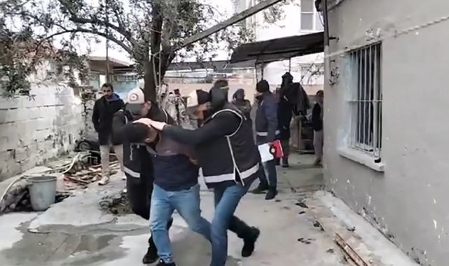 İzmir'de silah kaçakçılığı ve uyuşturucu operasyonu