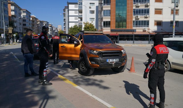 İzmir'in iki ilçesinde sıkı asayiş ve trafik denetimi