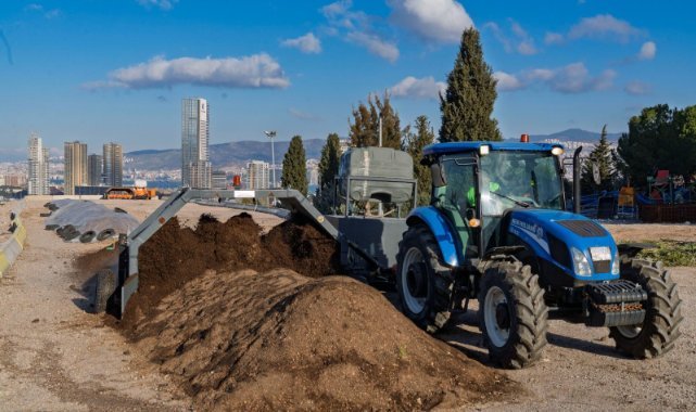 İzmir’in parkları yeşil dönüşümle canlanıyor