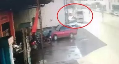 Kamyonun açılan kasa kapağının 3 çocuğu yaraladı