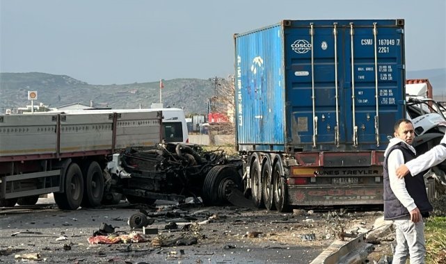 Karşı şeride geçen tır üç araca çarptı
