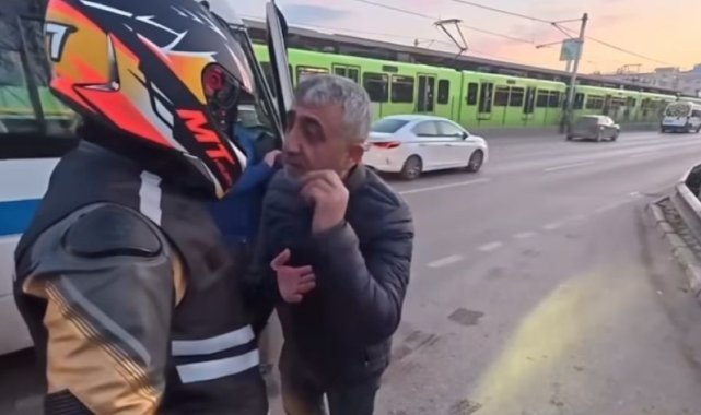 ’Lan’ kelimesini duyunca el frenini çekip kavgaya tutuştu