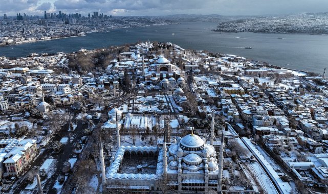 Tarihi yarımada beyaza büründü, kartpostallık manzara havadan görüntülendi