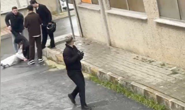 Tartıştıkları genci sokak ortasında acımasızca dövdüler