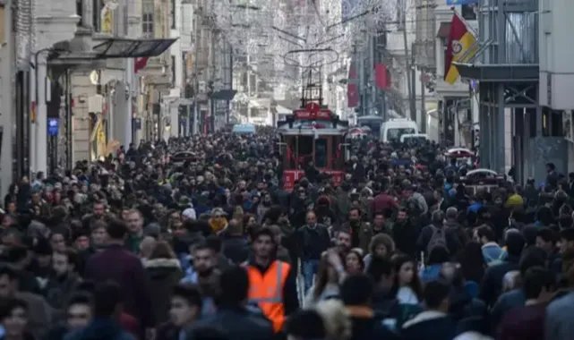 TÜİK: Türkiye'de ikamet eden nüfus 85 milyon 664 bin 944 kişi oldu