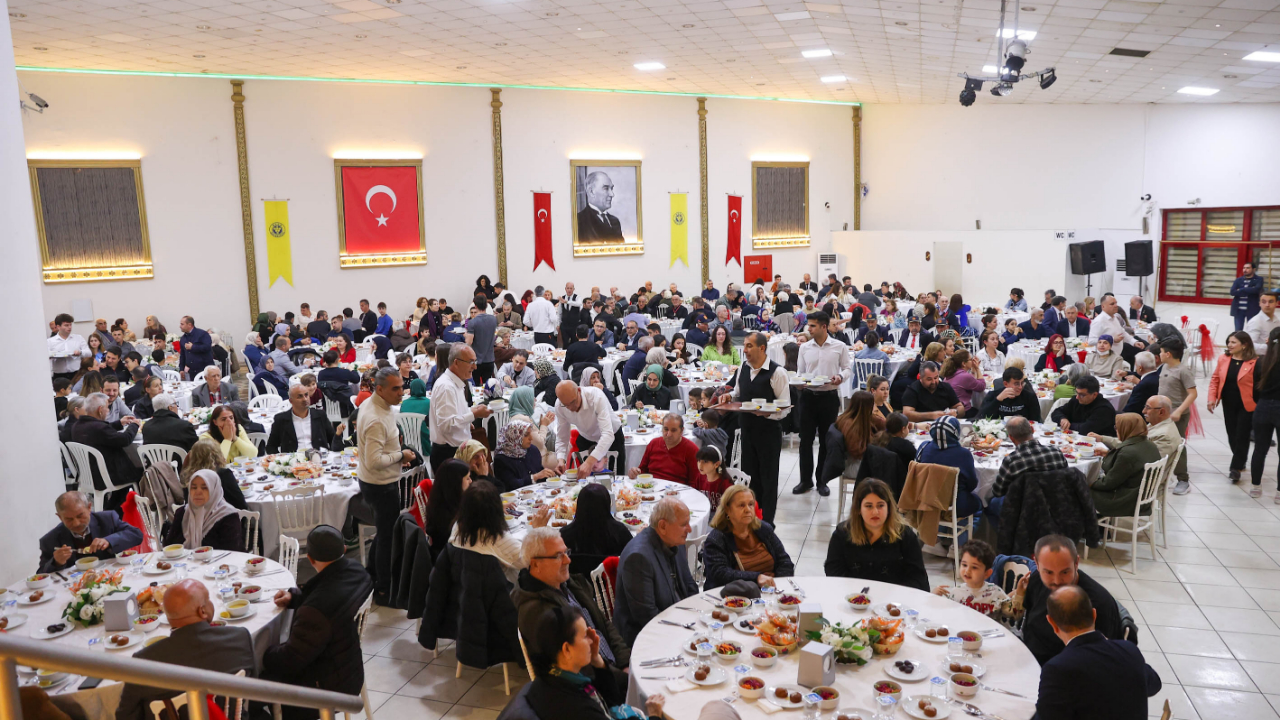 Buca’da şehit aileleri, gaziler ve yakınları için iftar düzenlendi