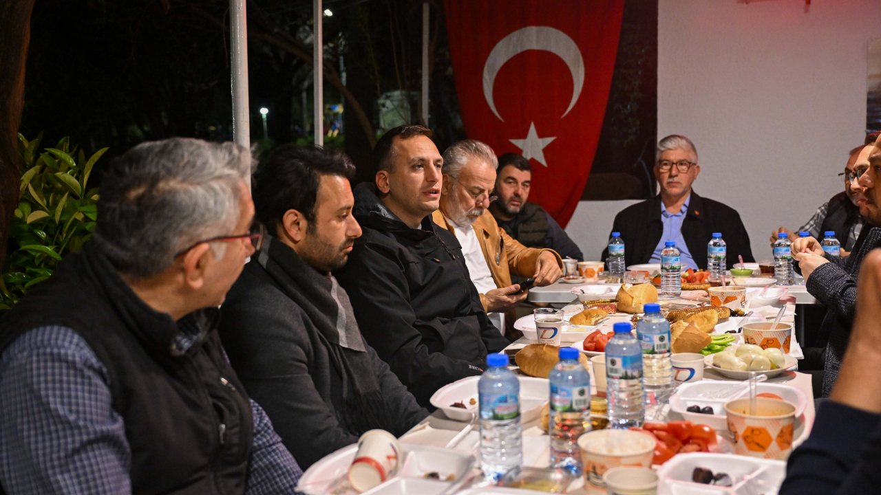 Başkan Eşki sahurda minibüsçülerle buluştu