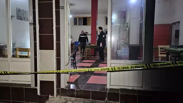 17 yaşındaki çocuk kahvehaneyi basıp, 2 kişiyi tabancayla öldürdü