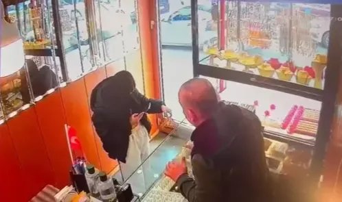 Beyoğlu’nda altın tacın çalındığı kuyumcuya 2 yıl önce sahte altın diş sattıkları ortaya çıktı