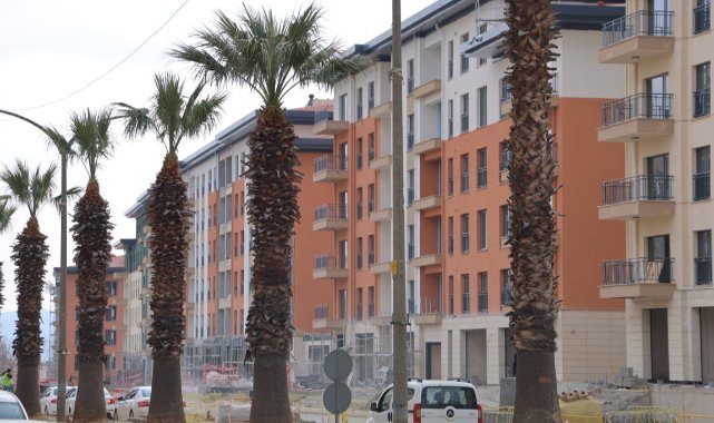 Depremin yıktığı şehrin en işlek caddesi hızla yapılıyor
